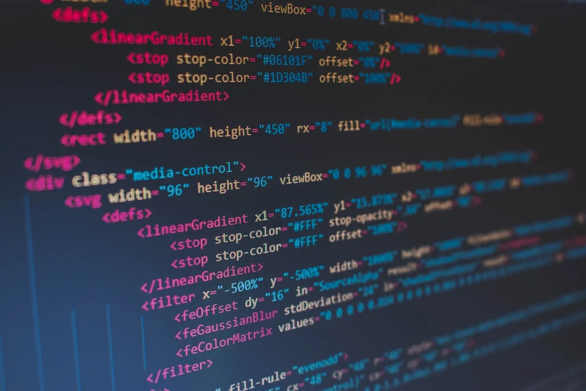 Code JavaScript affiché sur un écran pour l'optimisation des performances web